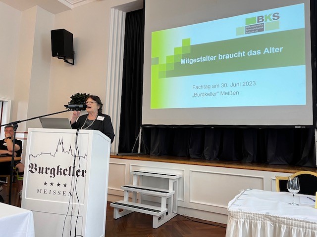 Den 1. Impulsvortrag hielt Prof. Irene Schneider-Böttcher, Präsidentin der Dresden International University, zu den Themen Alter und Altern